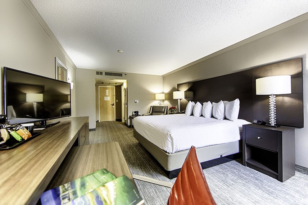 Clean and comfortable king hotel room near University of Alabama